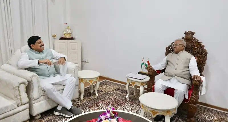 राज्यपाल पटेल से मिले मुख्यमंत्री डॉ. यादव, विभिन्न विषयों पर हुई चर्चा
