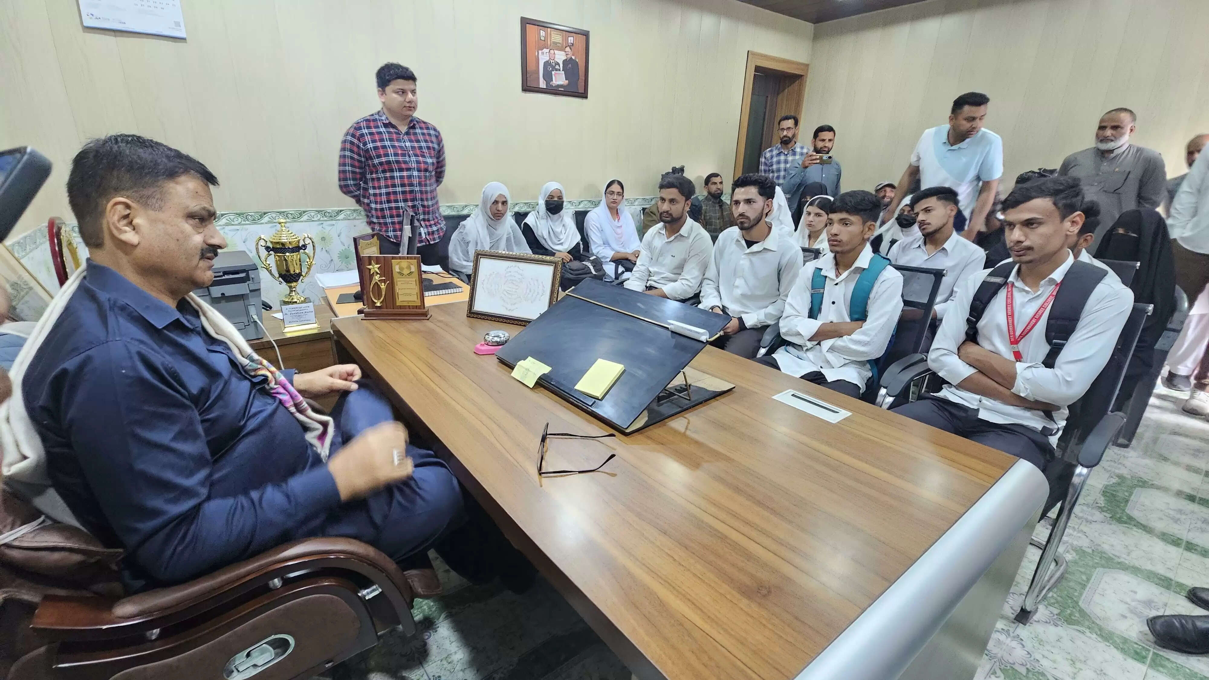 मंत्री जावेद राणा ने मनकोट में सीएफसी का उद्घाटन किया, स्टेडियम कार्य का लिया जायजा