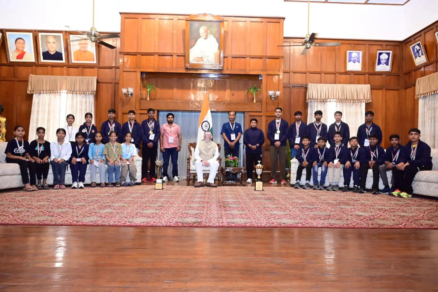 राज्यपाल से खिलाड़ियों ने की मुलाकात