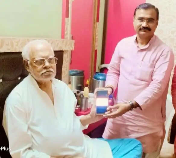 प्रधानमंत्री मोदी ने फोन&nbsp;पर&nbsp;जाना&nbsp;पूर्व विधायक श्यामदेव राय चौधरी के तबीयत का हाल