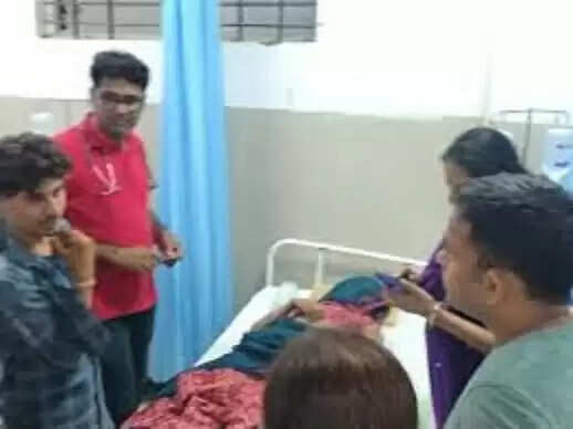 बड़वानी के श्रद्धालुओं से भरा पिकअप वाहन&nbsp;पलटा,&nbsp;एक की मौत और&nbsp;14 घायल