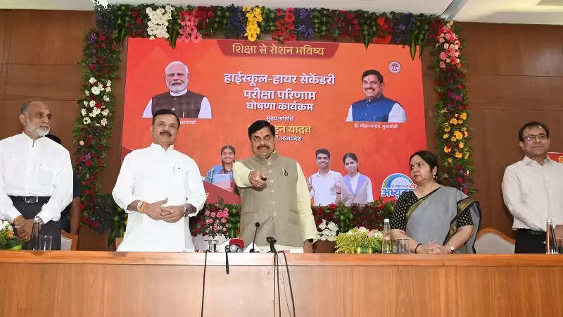 मप्र में 10वीं और 12वीं बोर्ड परीक्षा के परिणाम घोषित, छात्राओं ने फिर मारी बाजी