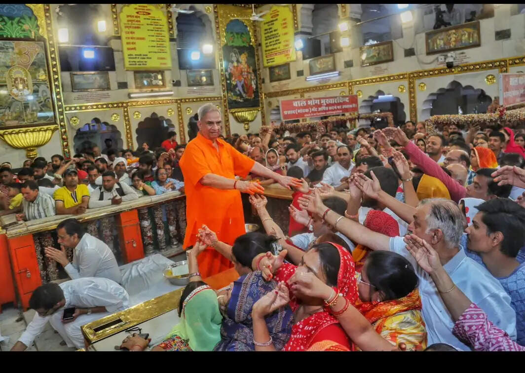 पुष्य नक्षत्र प्रथम पूज्य गणेश जी महाराज का वेद मंत्रोच्चार के साथ हुआ अभिषेक