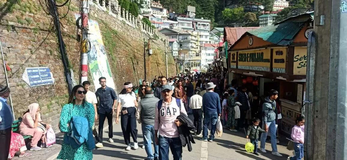 शिमला में उमड़ा सैलानियों का सैलाब, होटलों की बुकिंग 70 फीसदी के पार