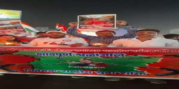 आंतकी हमले के विरोध में निकाला आक्रोश मार्च