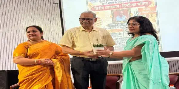 हिंदी के भविष्य पर विवेकानंद महाविद्यालय में विशेष व्याख्यान