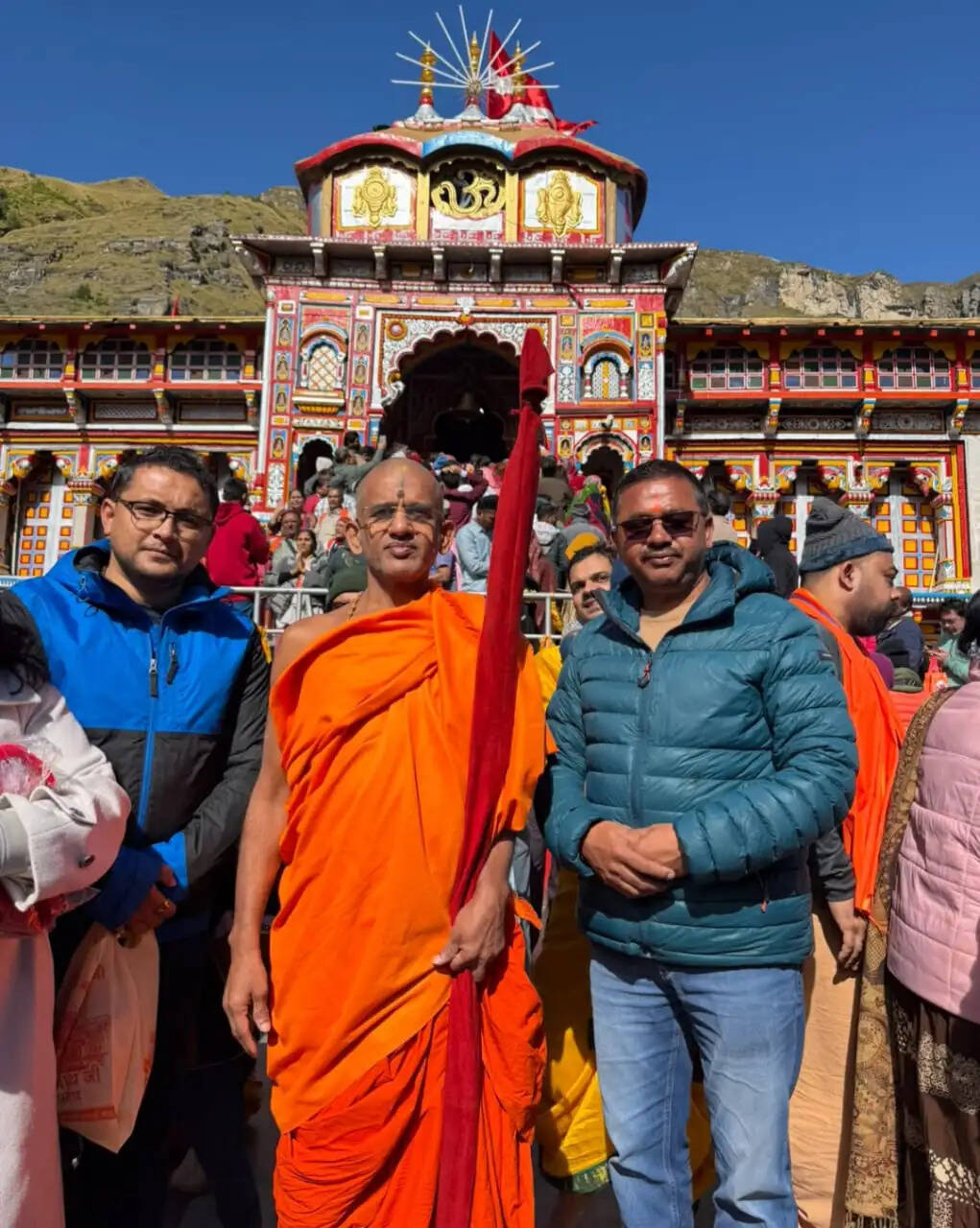 बदरीनाथ धाम पहुंचे पेजावर पीठाधीश्वर, भगवान बदरी विशाल के किए दर्शन