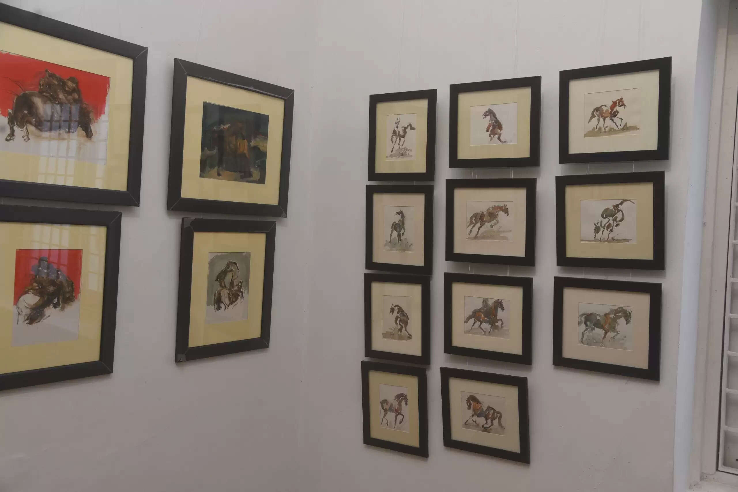 कैनवास पर घोड़े की शक्ति और शौर्य की गाथा साकार