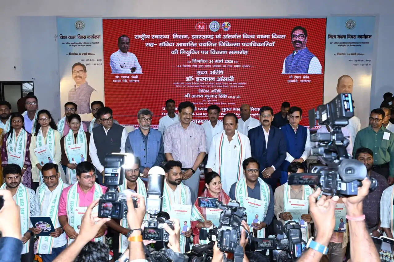 मंत्री ने 76 मेडिकल ऑफिसरों को सौंपा नियुक्ति पत्र, खून की कमी के लिए जारी हाेगा टोल फ्री नंबर