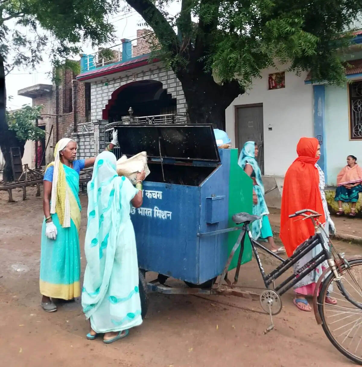 जांजगीर-चांपा में घर-घर कचरा संग्रहण से गांवों में जाग रही स्वच्छता की अलख, 30 अक्टूबर तक 68 पंचायतें होंगी कवर