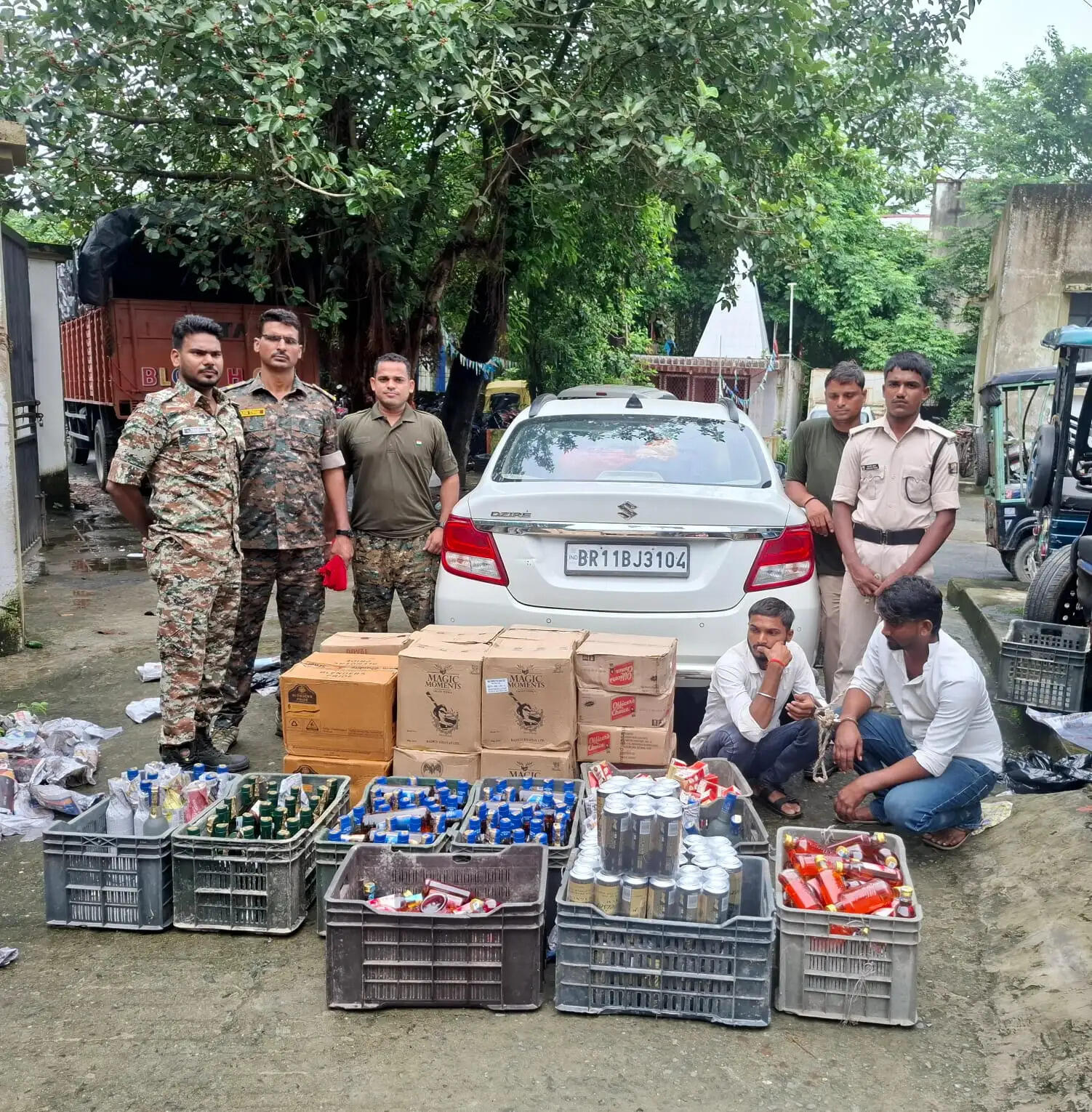 काजलामनी चौक पर विदेशी शराब जब्त, दो तस्कर गिरफ्तार