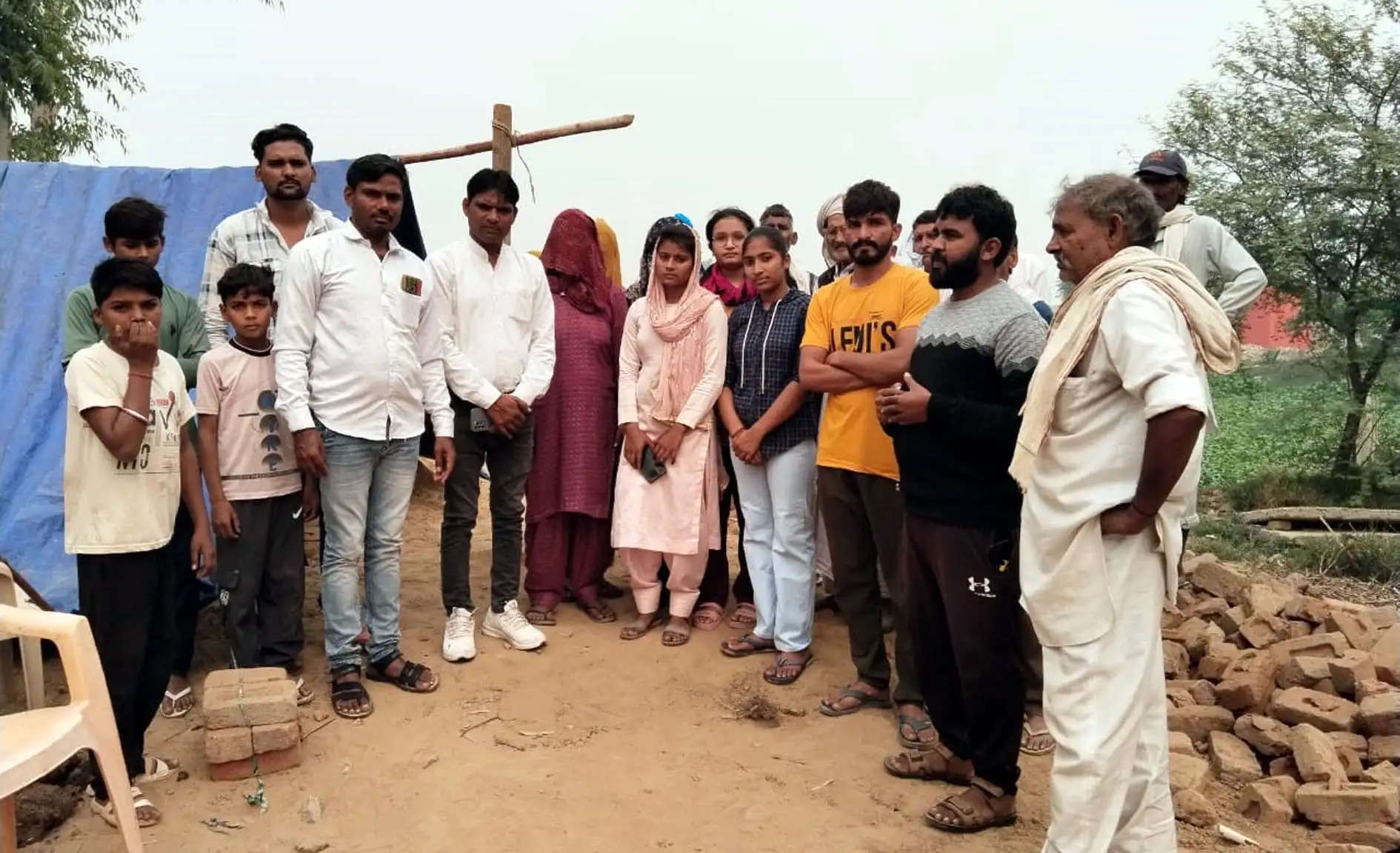 फतेहाबाद: जोहड़ की जमीन से हटाया अतिक्रमण, महिला अब तंबू में रहने पर मजबूर