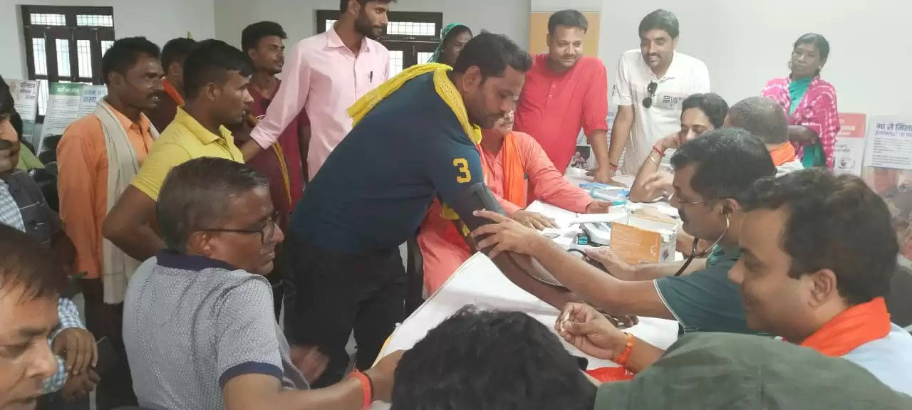 प्रधानमंत्री के जन्म दिन पर भाजपा ने चिकित्सा शिविर लगा मरीजों का नि:शुल्क इलाज कराया