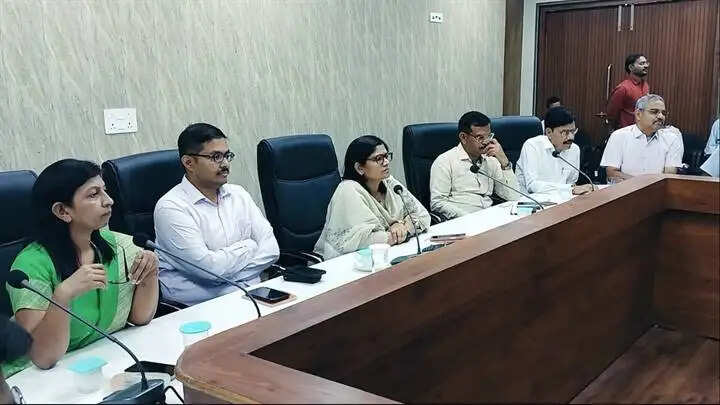 जनगणना का कार्य अति महत्वपूर्ण, इसे पूरी गंभीरता के साथ करें: कलेक्टर रुचिका चौहान
