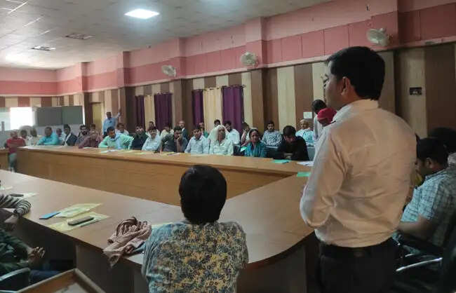 नारनौल में नलकूप चालकों का अभिनंदन कर मनाया जल महोत्सव