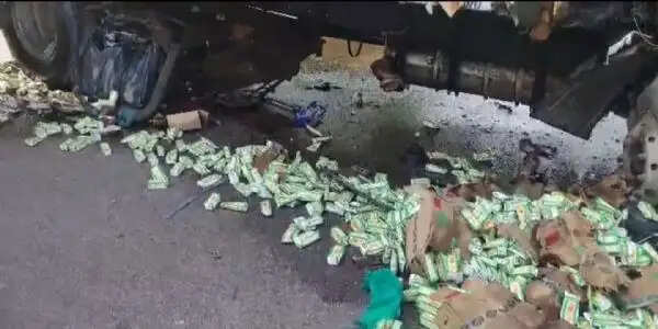 डीसीएम और ट्रक की टक्कर,एक की मौत