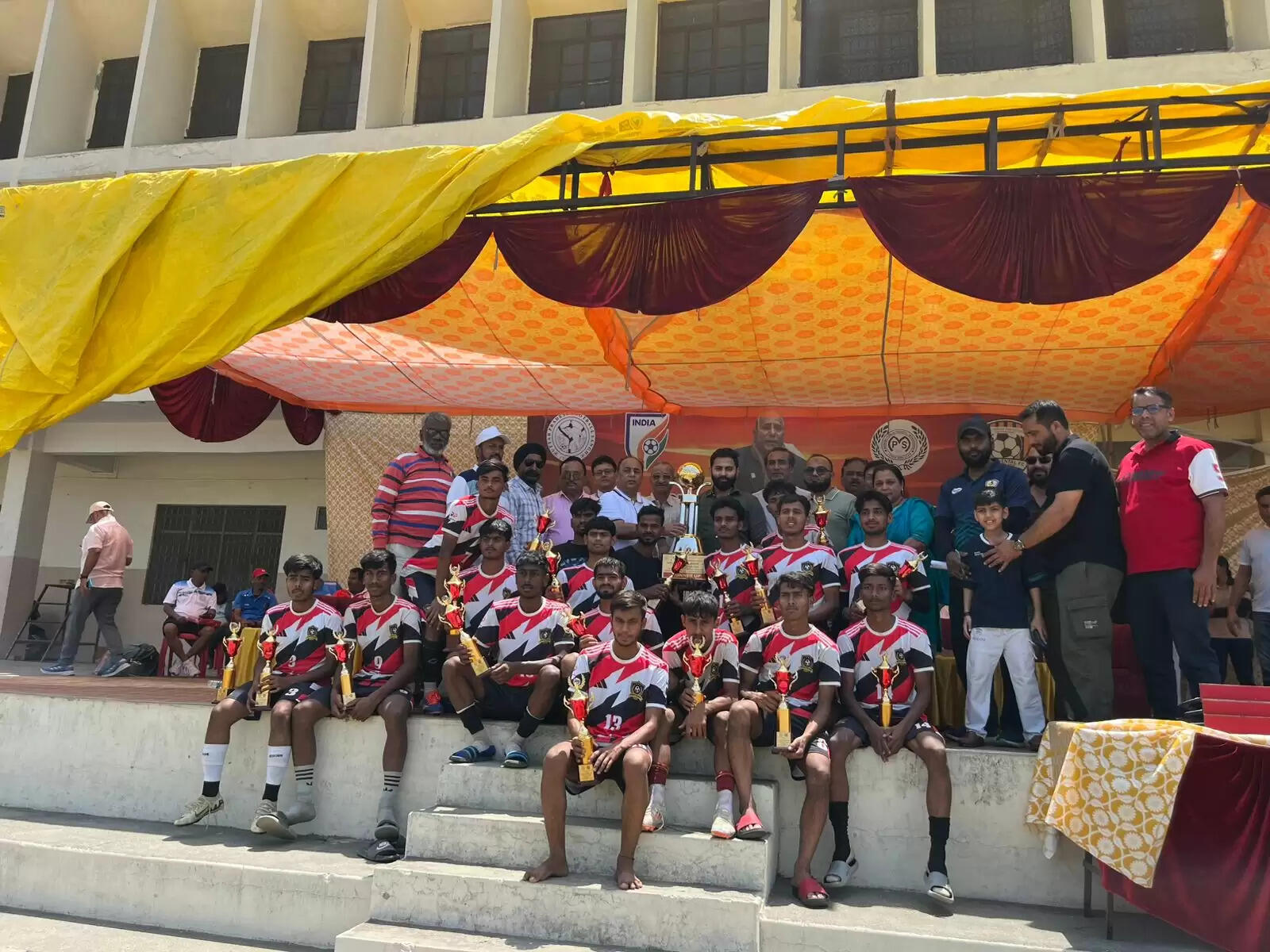 कानपुर मंडल की टीम ने टाइब्रेकर में जीती अंतर मंडलीय प्रदेश स्तरीय फुटबॉल चैंपियनशिप