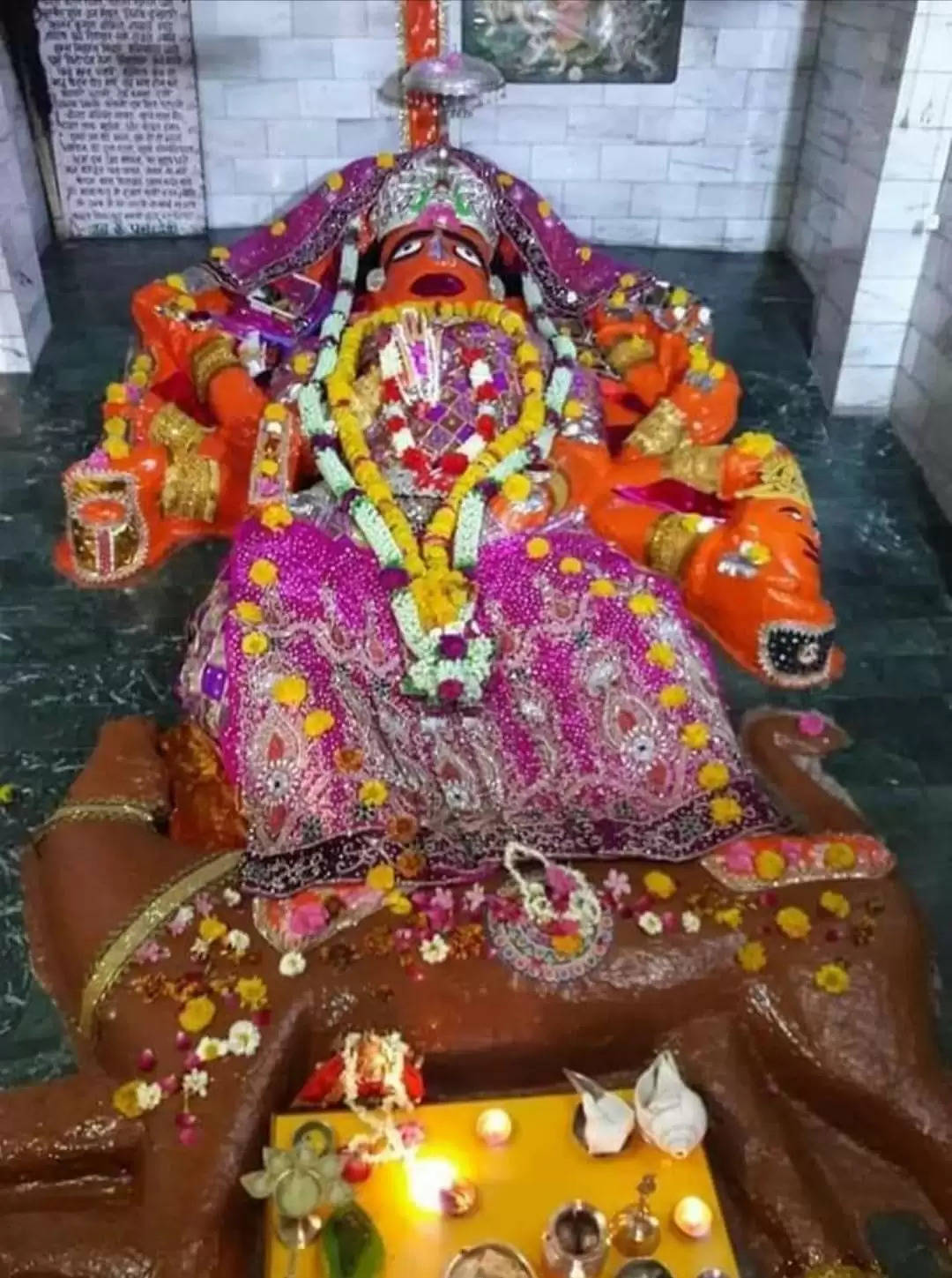 इस किले में मां लेटी हुई अवस्था, इसलिए कहा जाता है इस मंदिर को पसर देवी मंदिर