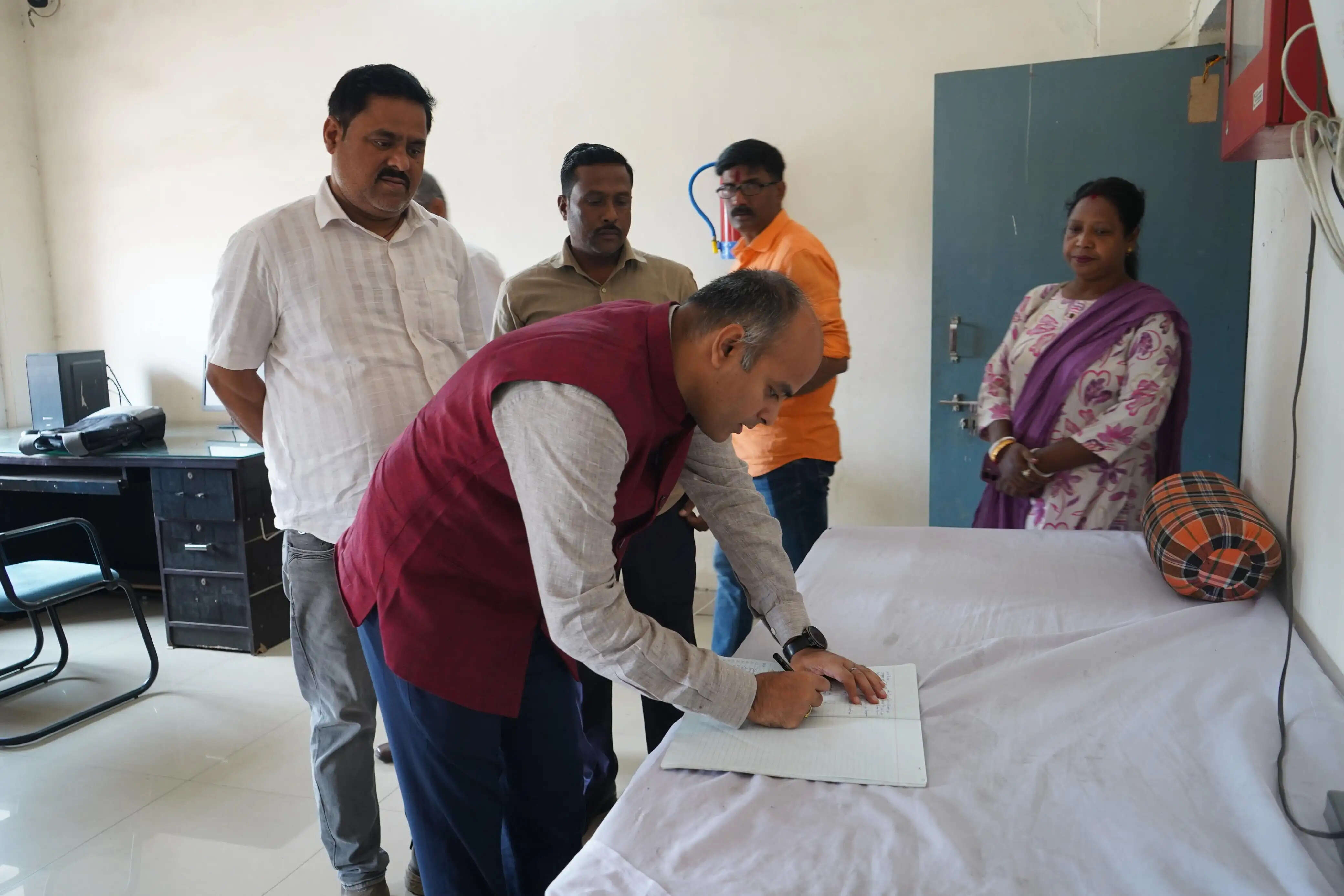 ईवीएम वेयरहाउस का उपायुक्त ने किया निरीक्षण, सुरक्षा मानकों के पालन का निर्देश