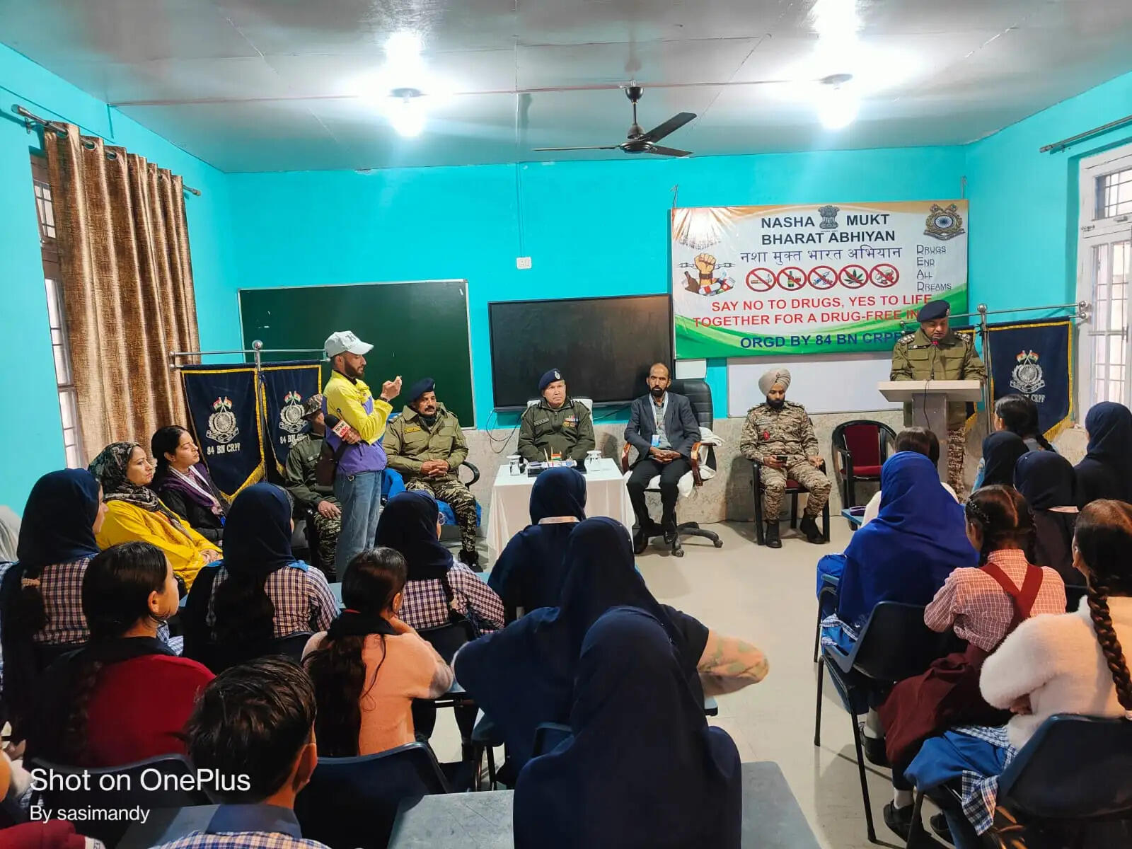 सीआरपीएफ ने चंदरकोट के सरकारी हाई स्कूल में “नशा मुक्त भारत अभियान” कार्यक्रम का किया आयोजन