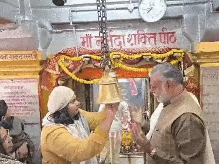 अनूपपुर: मंत्री प्रहलाद पटेल की बेटी प्रतिज्ञा सिंह ने अमरकंटक से ली 'नर्मदा परिक्रमा'की प्रतिज्ञा