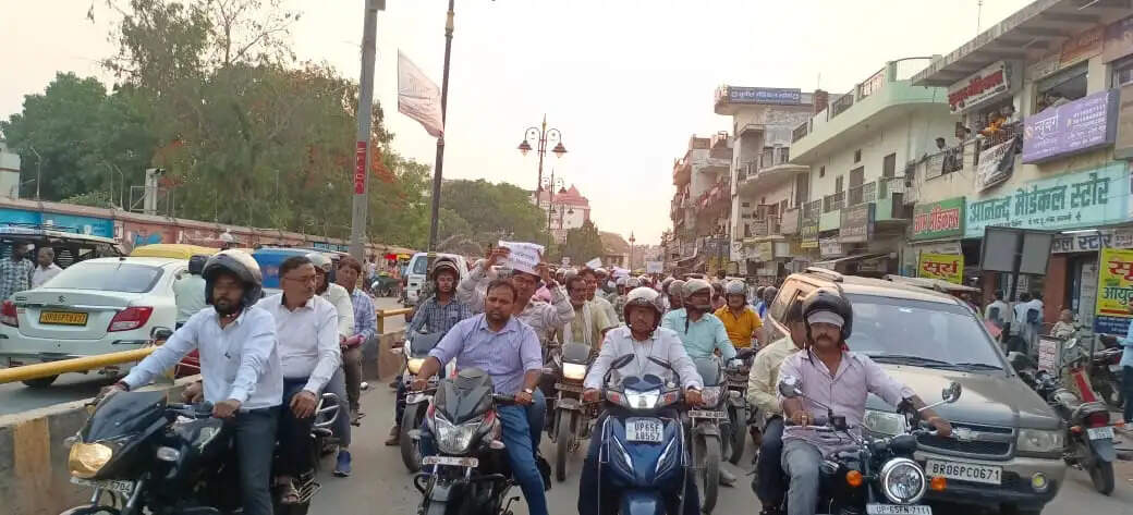 निजीकरण के विरोध में बिजली कर्मचारियों का अनशन शक्ति भवन में जारी