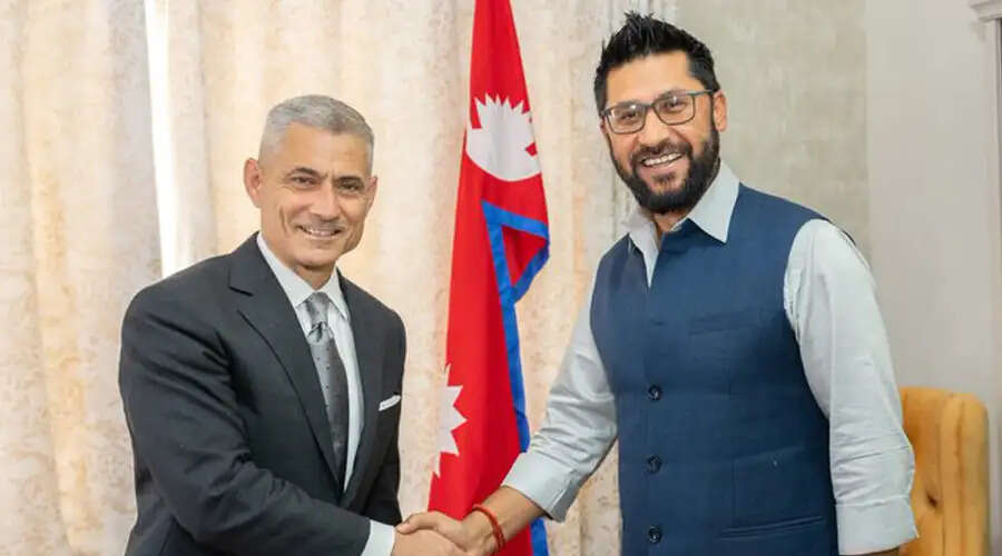 अमेरिकी सहायक विदेशमंत्री ने की सत्तारूढ़ दल के अध्यक्ष से मुलाकात