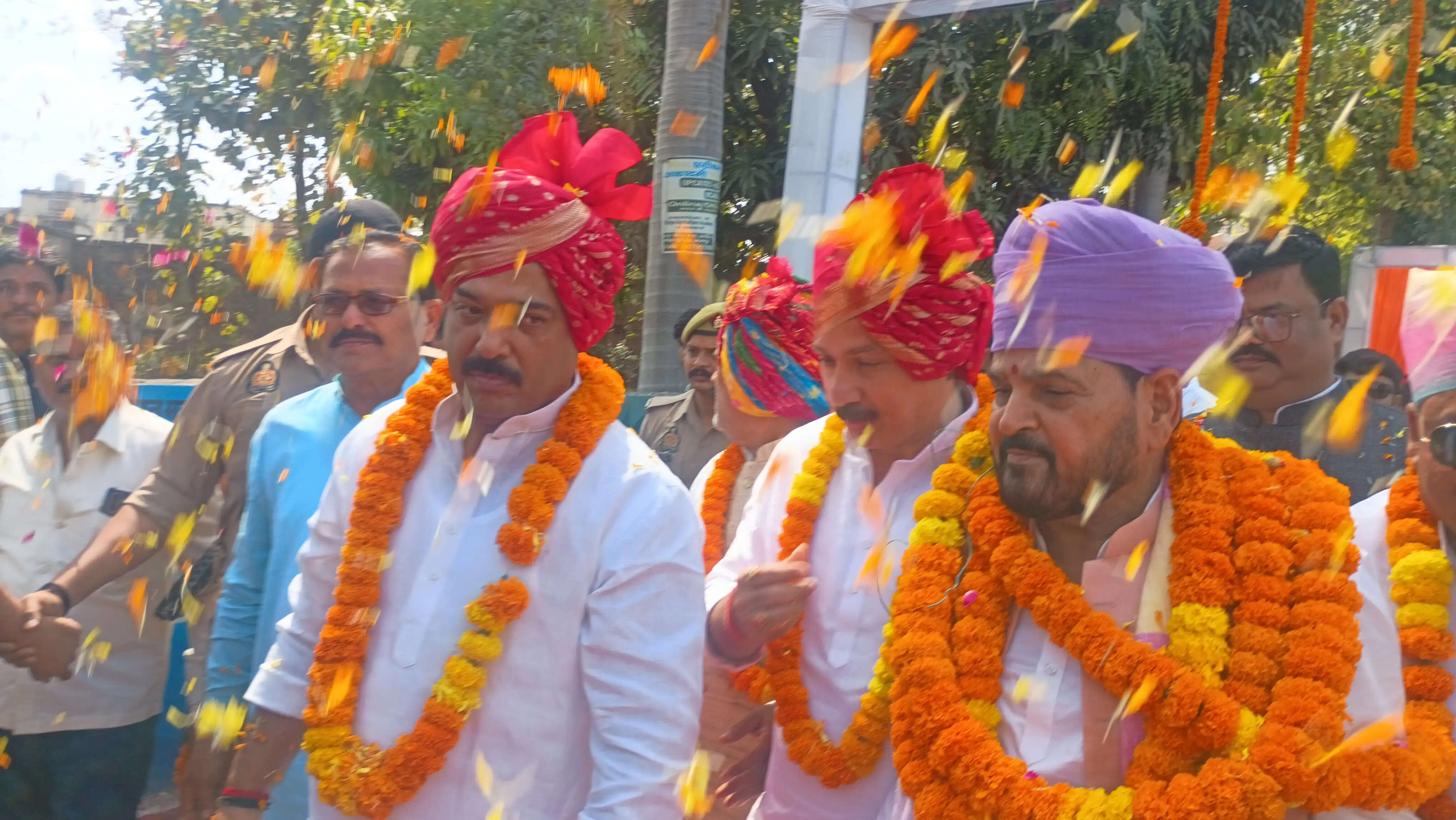 जौनपुर में पूर्व सांसद बृजभूषण शरण सिंह ने फाग गीतों से बांधा समां, युवाओं को दिया इतिहास से जुड़ने का संदेश