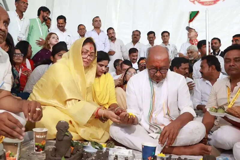 मप्र के उज्जैन से कांग्रेस नेता दिग्विजय सिंह की ‘सत्य सनातन स्वाभिमान यात्रा’ शुरू
