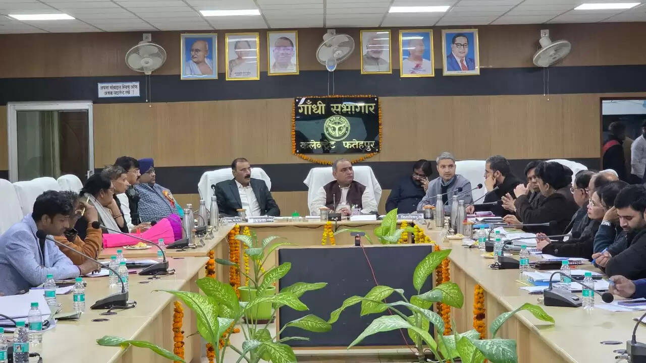 जन कल्याणकारी योजनाओं से पात्रों को किया जाय लाभांवित : प्रभारी मंत्री