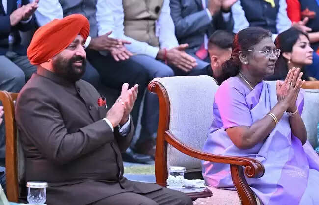 (अपडेट) देहरादून के राष्ट्रपति निकेतन में फुटओवर ब्रिज और घुड़सवारी क्षेत्र का द्रौपदी मुर्मु ने किया लोकार्पण