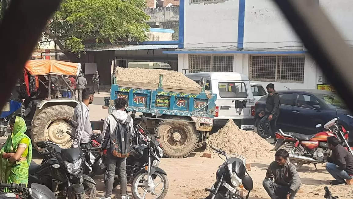 मुरैना: रेत माफिया ने पुलिस पर किया पथराव