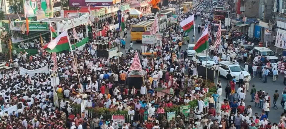 प्रकृति पर्व सरहुल की धूम, ढोल-नगाड़े और मांदर की थाप पर झूम उठी रांची