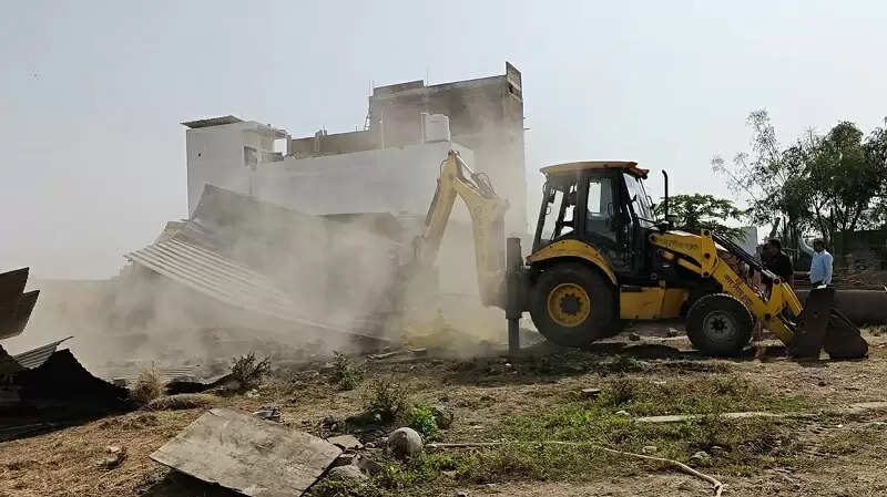 इंदौरः जिला प्रशासन की बड़ी कार्रवाई, सौ करोड़ की बेशकीमती शासकीय भूमि कराई गई अतिक्रमण मुक्त