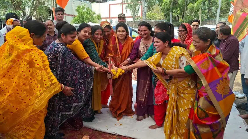 राज्यमंत्री कृष्णा गौर ने किया 4 लेन सीसी सड़क निर्माणकार्य का भूमि-पूजन