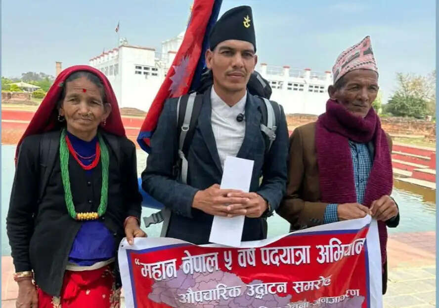 नेपालः दांग जिले का युवक नंगे पांव देश भ्रमण पर, पांच साल तक घर न लौटने का संकल्प