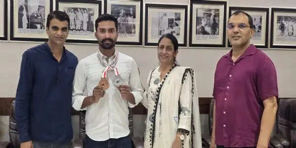 पानीपत: आर्य कॉलेज के छात्र ने इंटरनेशनल साइक्लिंग ट्रैक कप में जीते तीन पदक