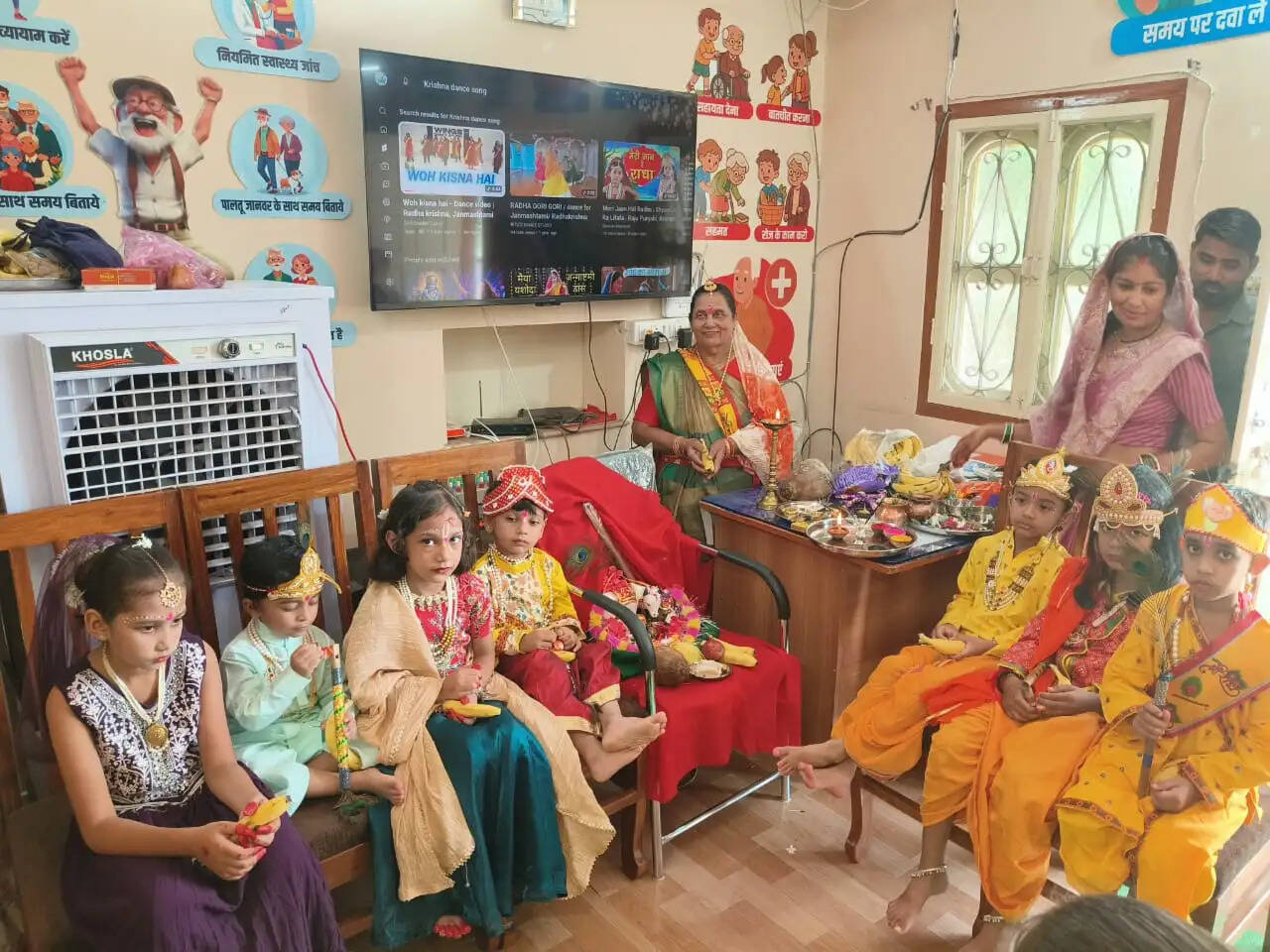 सियानगुड़ी में वरिष्ठजनों ने उत्साह से मनाई जन्माष्टमी