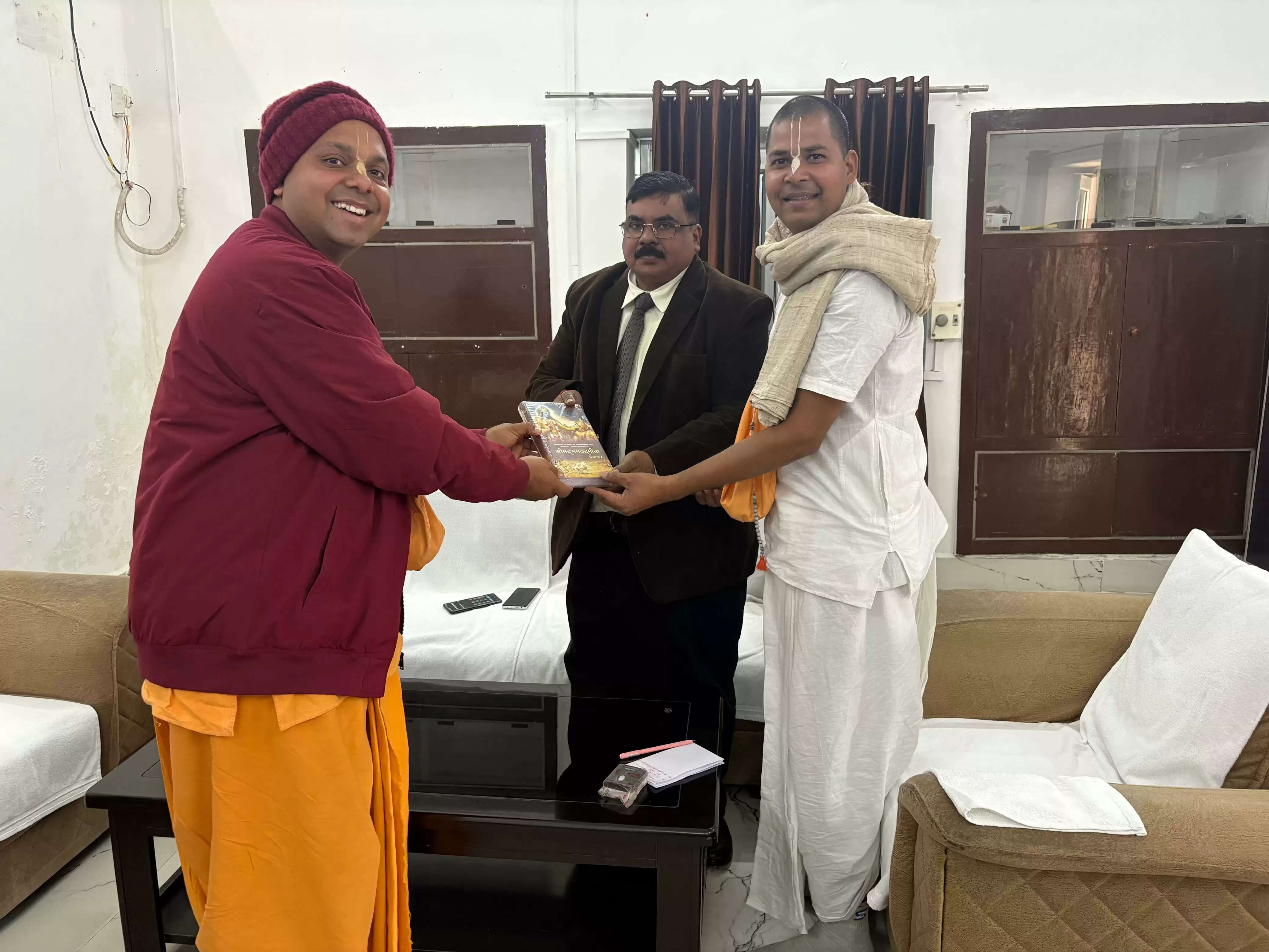 जिला कारागार में गूंजे श्रीमद्भागवत गीता के उपदेश, हरिनाम संकीर्तन में कैदी भूले सुधबुध