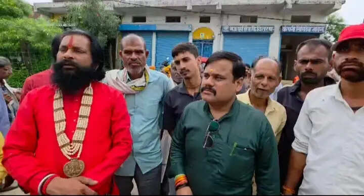 मैहरः विजली समस्यायो को लेकर कांग्रेस ने प्रदर्शन कर कार्यपालन अभियंता को सौंपा ज्ञापन