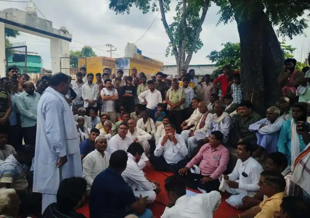 सादाबाद : कजरौटी ग्राम पंचायत में दुकानें नहीं, अब बनेगा बारातघर