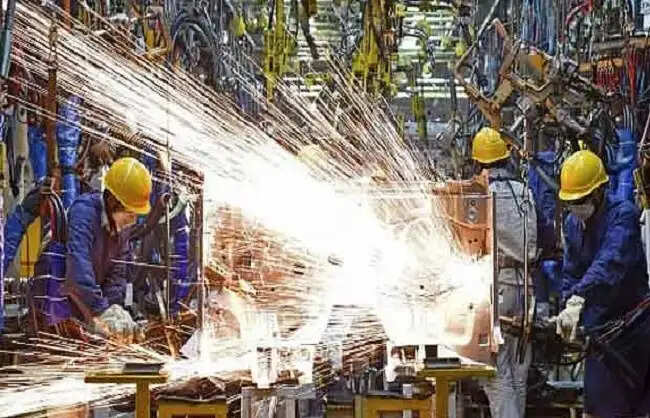 देश के औद्योगिक उत्पादन की वृद्धि दर मार्च में घटकर पांच महीने के निचले स्तर पर