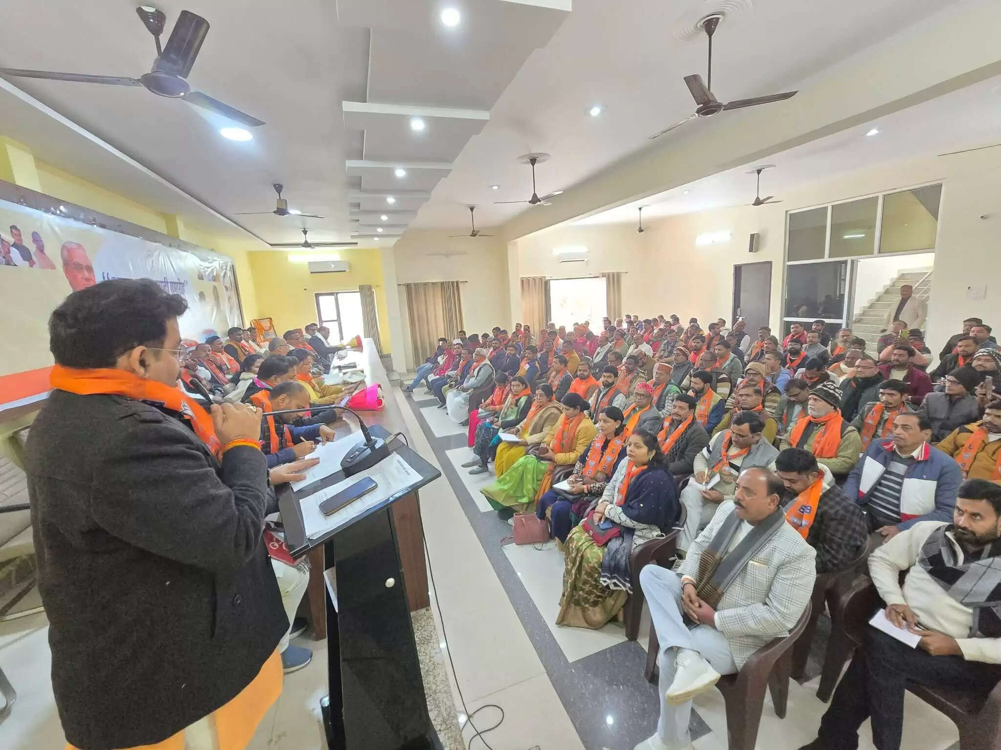 अटल के विचारों पर चलकर विश्व पटल पर आइकाॅन बना भारत : नीरज सिंह