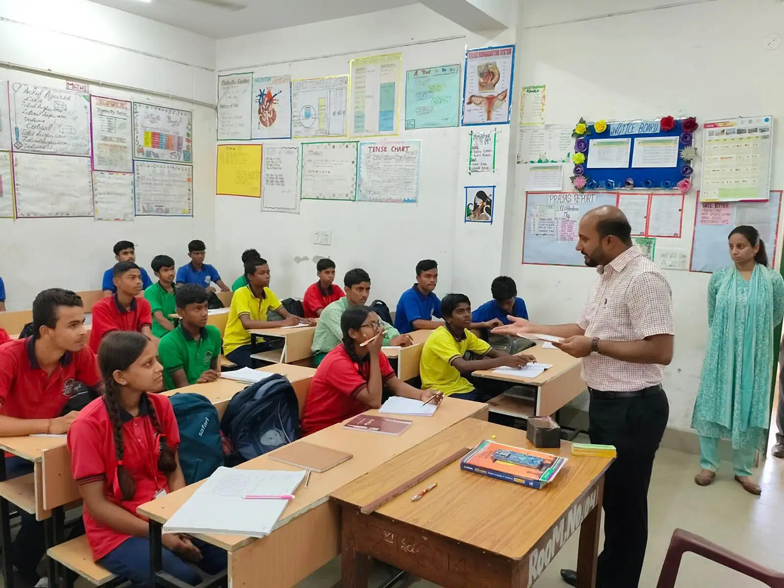 डीसी ने नई शिक्षा नीति के तहत संचालित प्रोजेक्ट इंपैक्ट का लिया जायजा