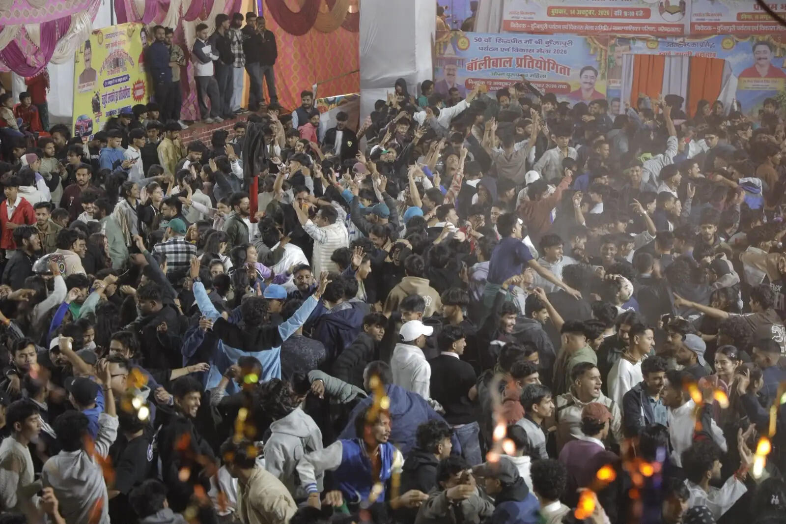 कुंजापुरी मेले में मशहूर पांडवाज बैंड के कलाकारों ने बांधा समा