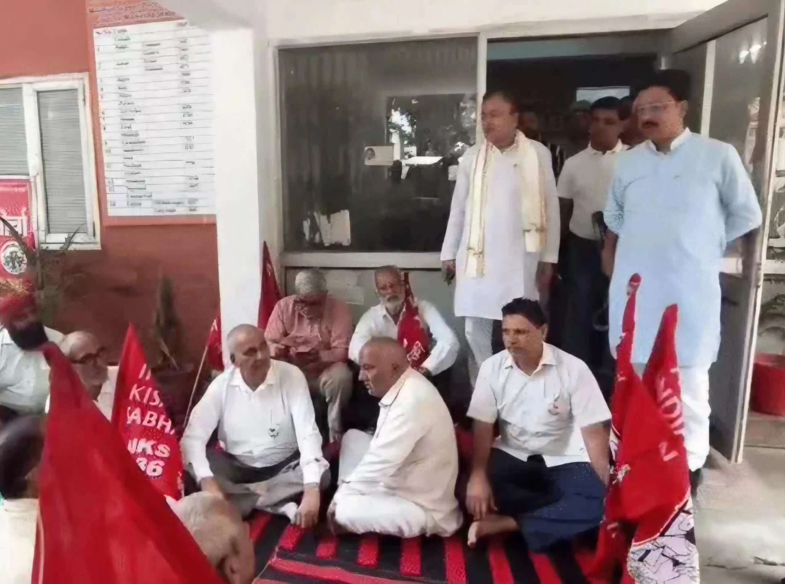 यमुनानगर:धान खरीद में देरी के खिलाफ किसानों ने किया प्रदर्शन
