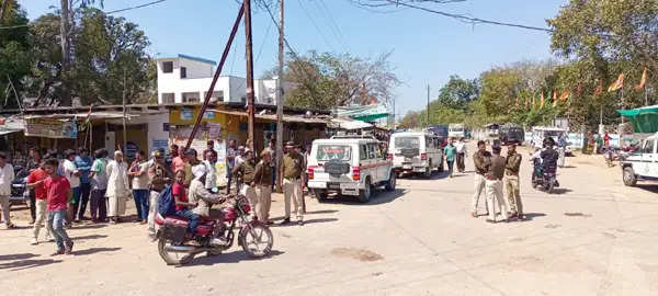 छतरपुर: बसपा नेता की हत्या से भारी आक्रोश. समर्थकों ने किया चक्काजाम और थाने का घेराव