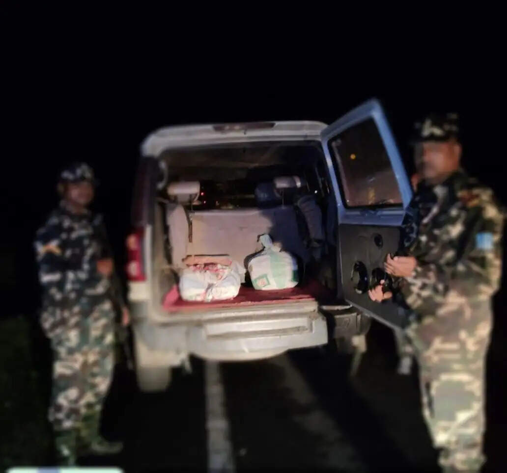 एसएसबी और बथनाहा पुलिस के संयुक्त कार्रवाई में 38 किलो गांजा के साथ वाहन जब्त