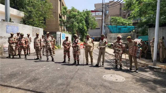 पुलिस हिरासत से भागने की कोशिश में गंभीर रूप से घायल हुए एक कुख्यात अपराधी की मौत