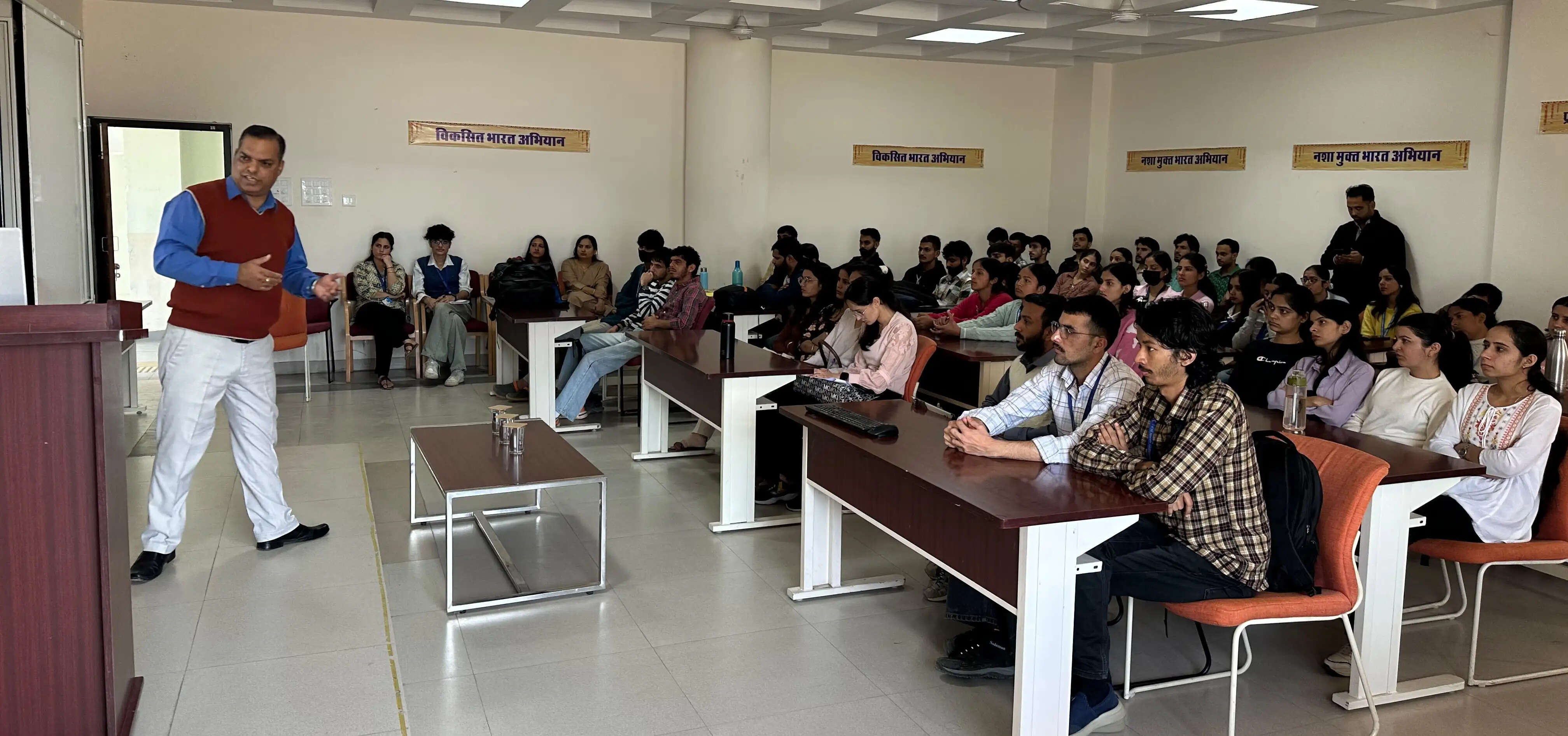 सरदार पटेल विश्वविद्यालय में अतिथि व्याख्यान एवं इंटर्नशिप ड्राइव, 14 विद्यार्थियों का चयन